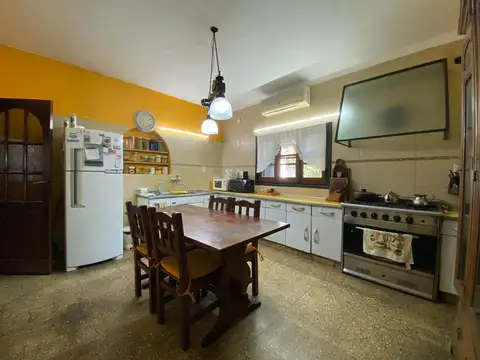 Casa en Venta con 5 cocheras