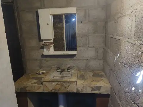 Casa 2 ambientes con 1 baño