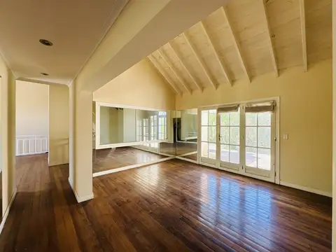 Casa 10 ambientes con 6 baños