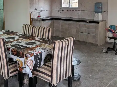 Casa 3 ambientes con 1 baño