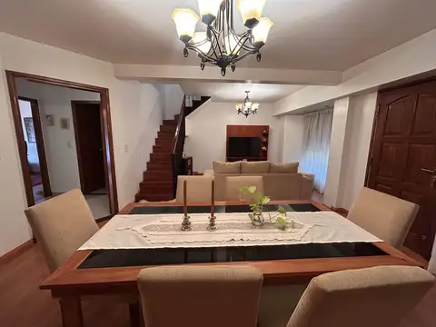 VENTA CASA DE 6 AMBIENTES - APTA CREDITO - JOSE C PAZ (CENTRO)