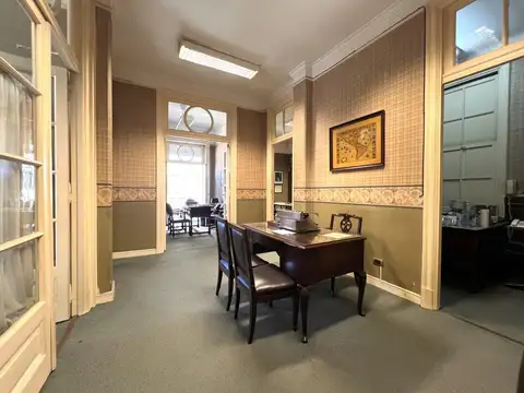 Excelente oficina en zona tribunales con vista a la plaza!