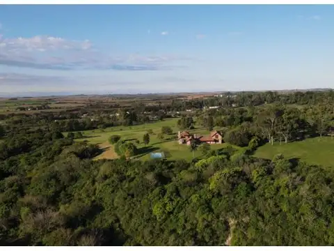 Campo con vista y salida al rio, importante casa principal de 5 dormitorios + casa de encargado...