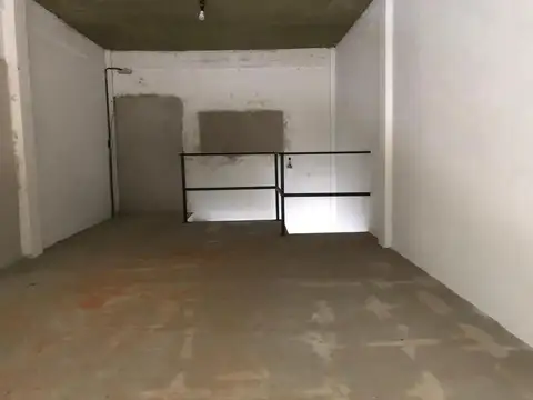 Local comercial de 10 x 4 metros excelentemente ubicado sobr