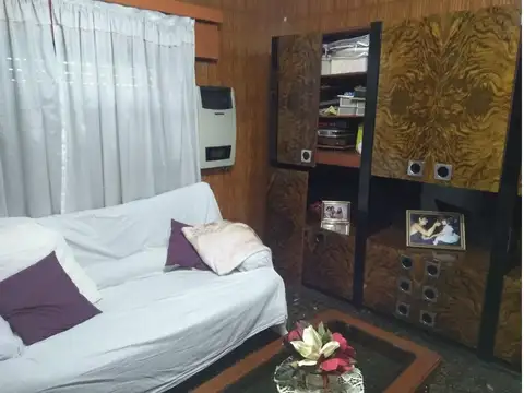 RETASADA - CASA PARA 2 FAMILIAS EN AVELLANEDA.