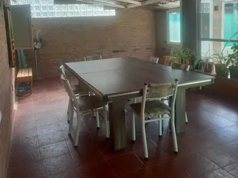 Casa en Venta con 3 cocheras