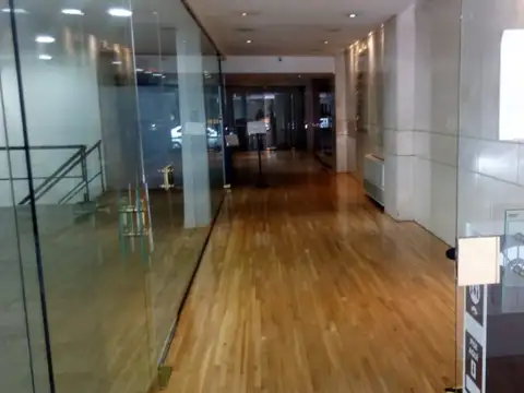 Oficina en Alquiler con 2 cocheras