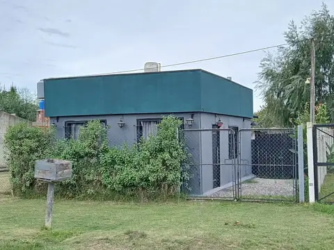 Casa con parque y pileta inmejorable zona de Domselaar VENTA