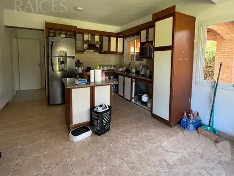 Casa 5 ambientes con 2 baños