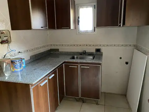 Casa 6 ambientes con 1 baño