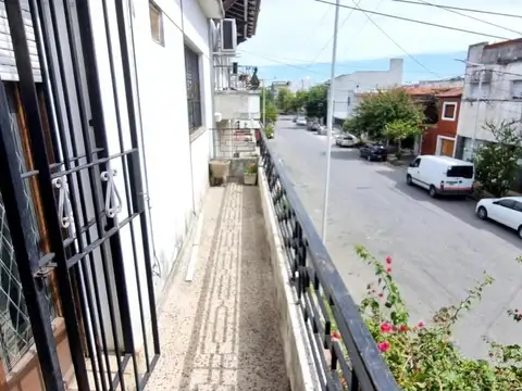 Dean Funes 579