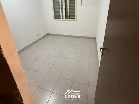 Casa en Alquiler con 2 cocheras