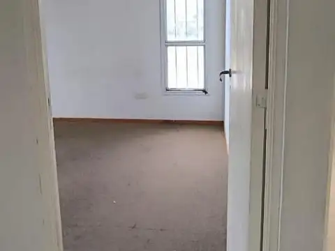 Casa en Alquiler con 2 cocheras