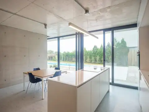 Casa en Alquiler en El Cantón - Barrio Golf, USD 2.200