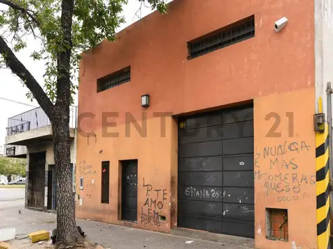 Galpon en Venta Pompeya con oficinas Potencial de desarrollo