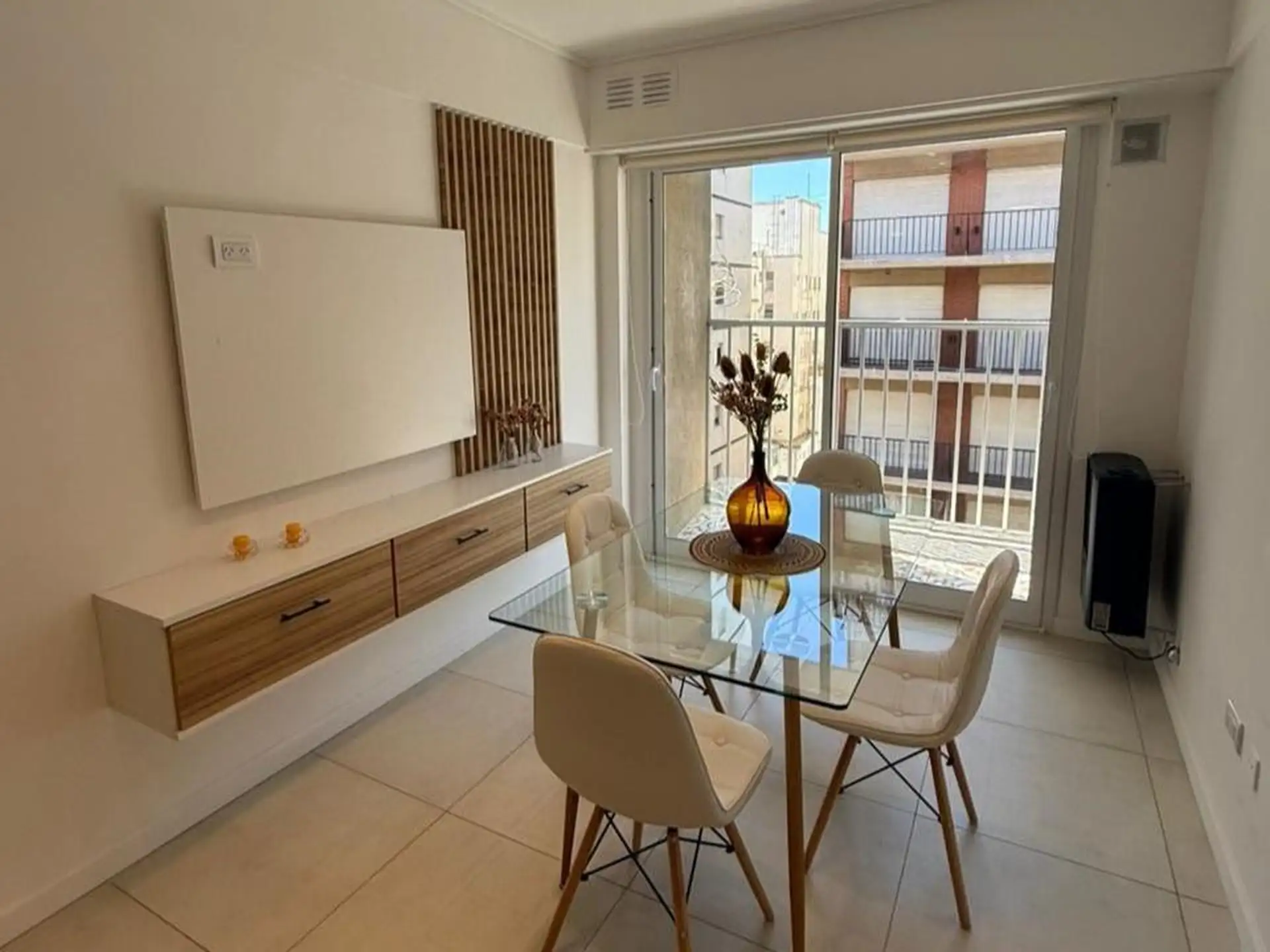 Departamento de dos ambientes en Entre Rios 1800 con balcon