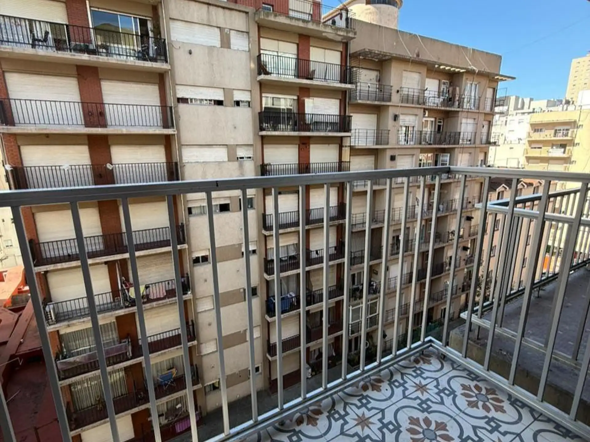 Departamento de dos ambientes en Entre Rios 1800 con balcon