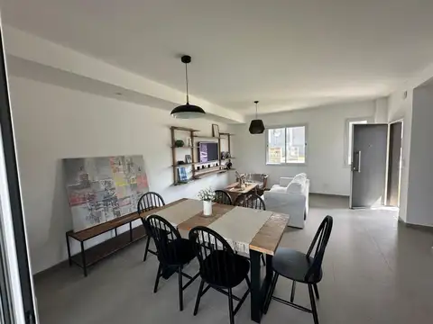 Casa 5 ambientes con 2 baños