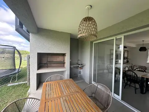 Casa en Venta en Garin, USD 158.000