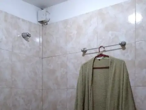 En Caseros Monoambiente con Division en Primer Piso Para 1 Persona F: 7002