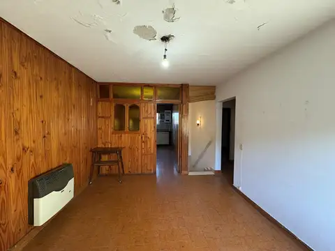 Casa 6 ambientes con 1 baño