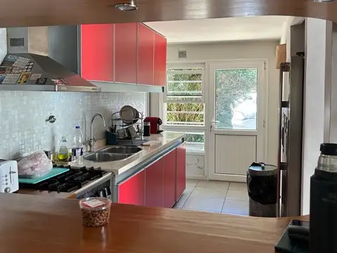 Casa 10 ambientes con 4 baños