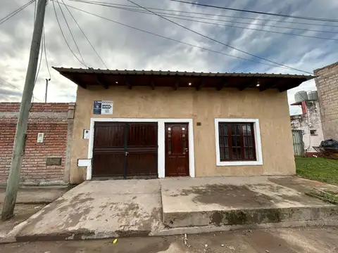 Casa 5 ambientes con 1 baño