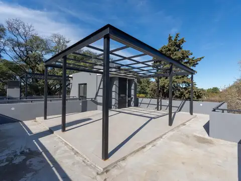 Departamento en venta 4 ambientes con jardín sobre Av. Libertador en Acassuso