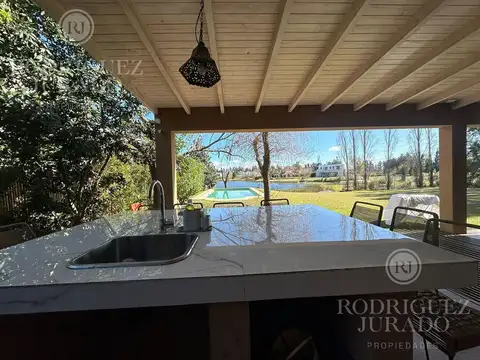 Excelente Casa En Alquiler Al Rio En Santa Catalina