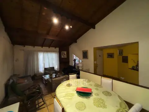 CASA C/DEP EN JUAN A. GARCIA AL 1400 - IMPECABLE GARAGE JARDIN PATIO QUINCHO GRAN LIVING