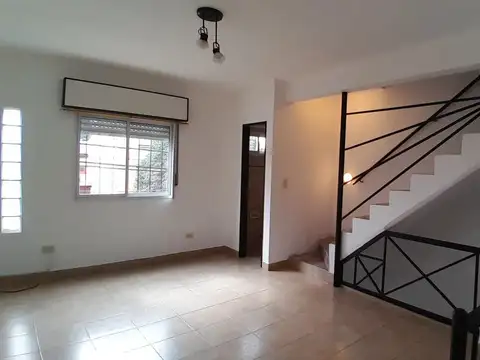 Depto Tipo Casa en Alquiler de 3 ambientes