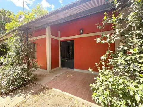 Casa en Venta en Parque Exaltación. 2 Dormitorios. 1000 Mt Parque. Piscina.