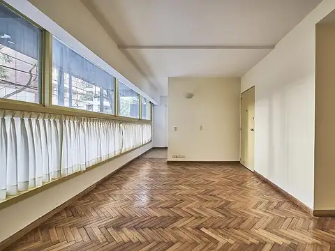 Departamento 3 ambientes Piso al frente sobre Avenida con balcon cubierto en Las Cañitas