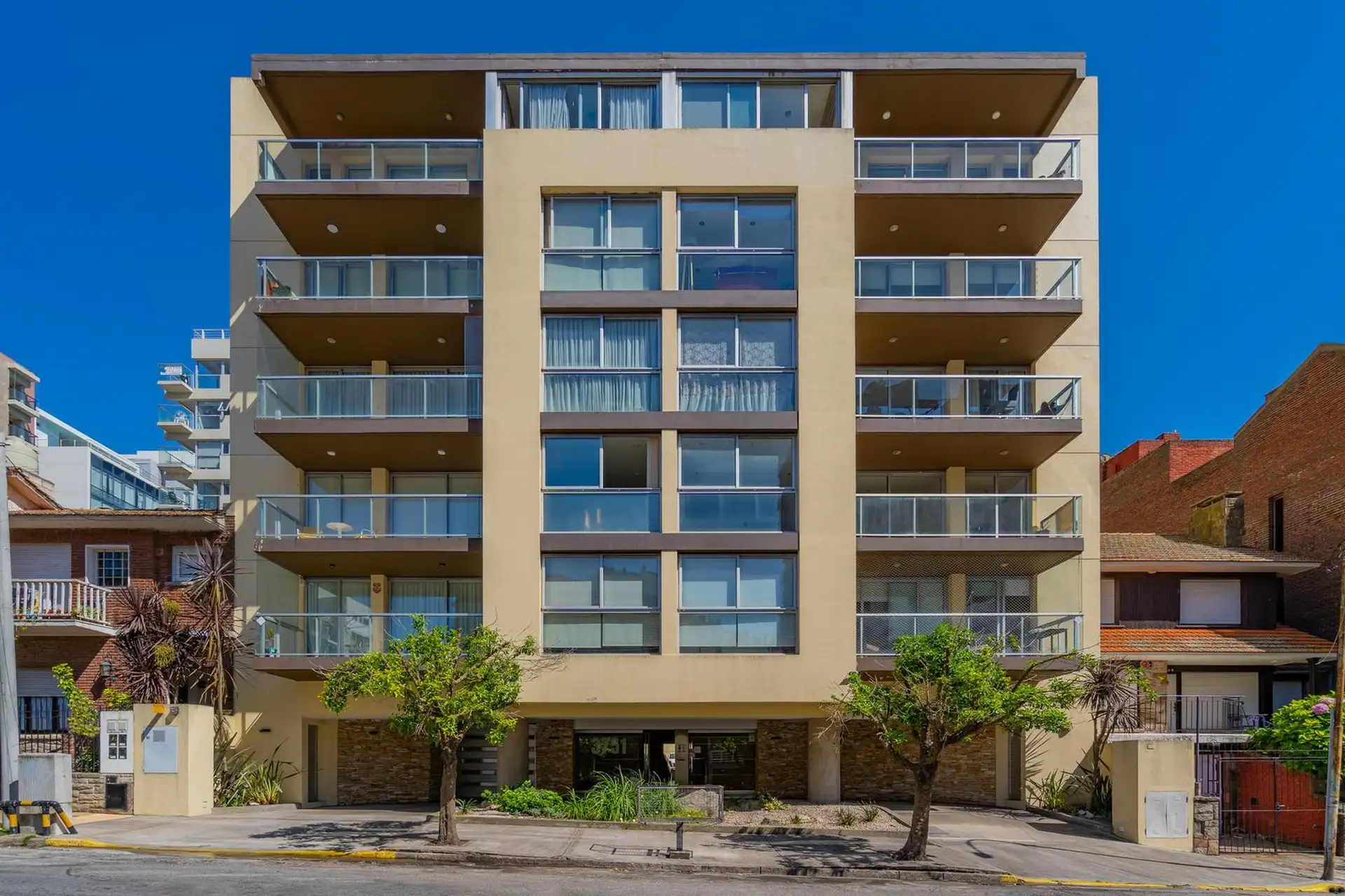 Departamento en el exclusivo barrio Playa Grande.