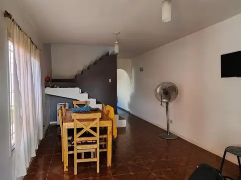 casa de 3 amb y otra de 3amb en dos plantas ideal 2 familias