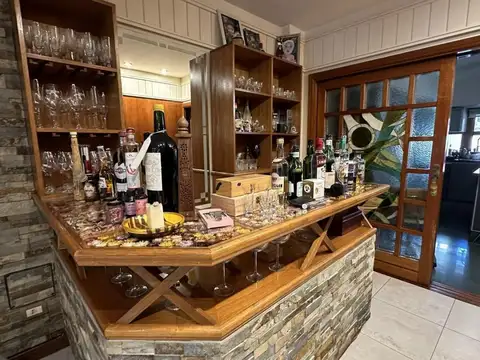 Casa en Venta con 3 cocheras
