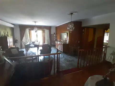 Casa en Venta con 4 cocheras