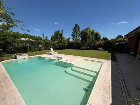 Casa 5 ambientes con 2 baños