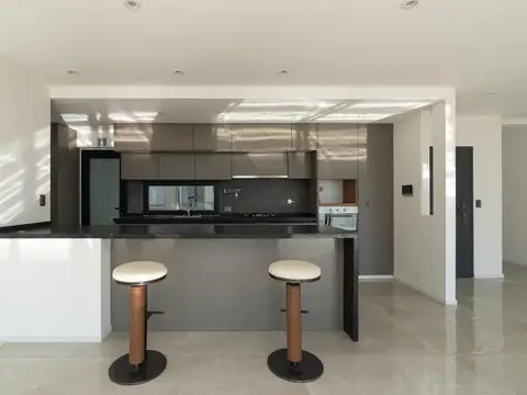 Departamento 4 ambientes con 3 baños