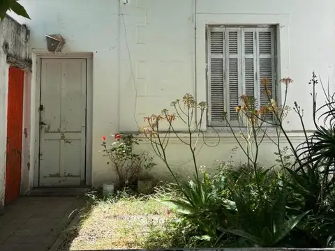 CASA DIVIDIDA EN GRAN TERRENO 