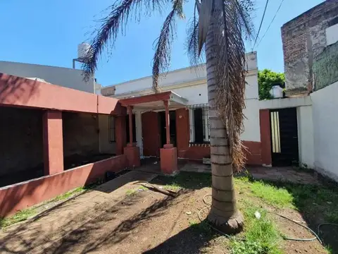 CASA A RECICLAR EN LOTE DE 250M2 MARTIN CORONADO