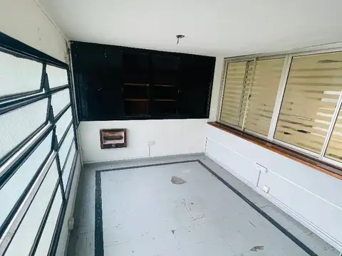 LOCAL 250 M2 CUBIERTOS. APTO TODO DESTINO.