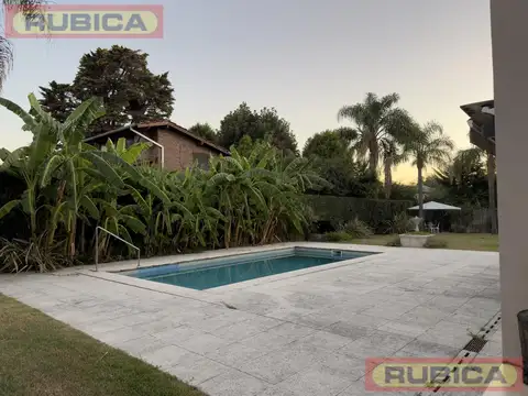 Casa en Venta con 2 cocheras