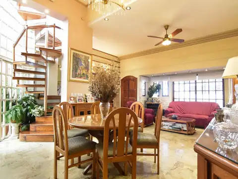 Casa 5 ambientes con 3 baños