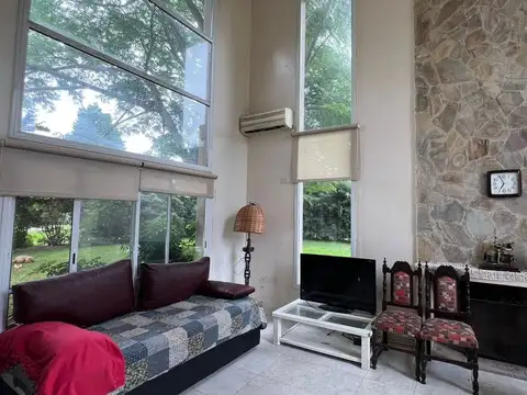 Casa 5 ambientes con 3 baños