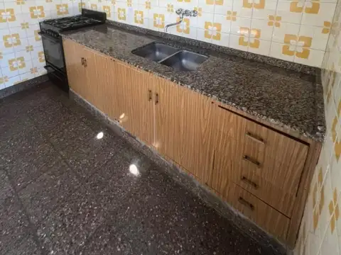 Casa 5 ambientes con 2 baños