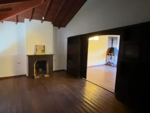 Casa 7 ambientes con 2 baños