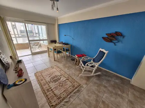 2 ambientes a la calle con balcón terraza cubierto.