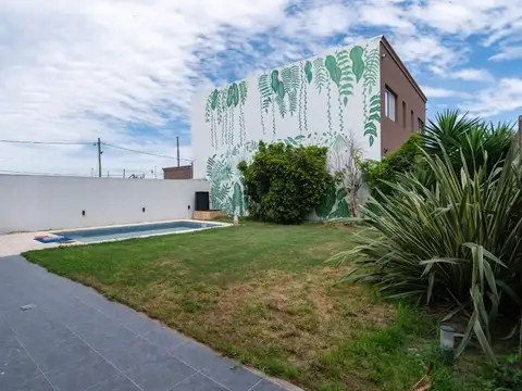Casa en Venta con 2 cocheras