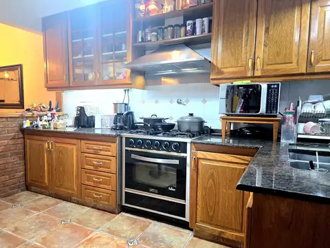 Casa en Venta con 4 cocheras